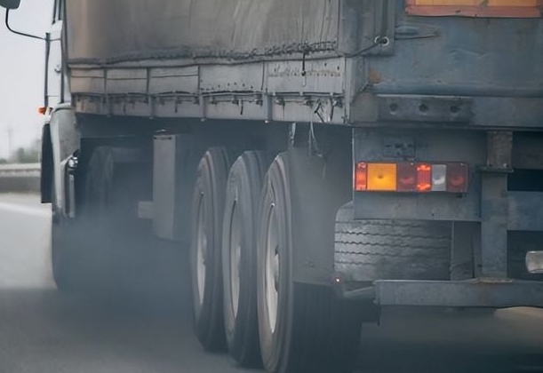 黑煙車21.png